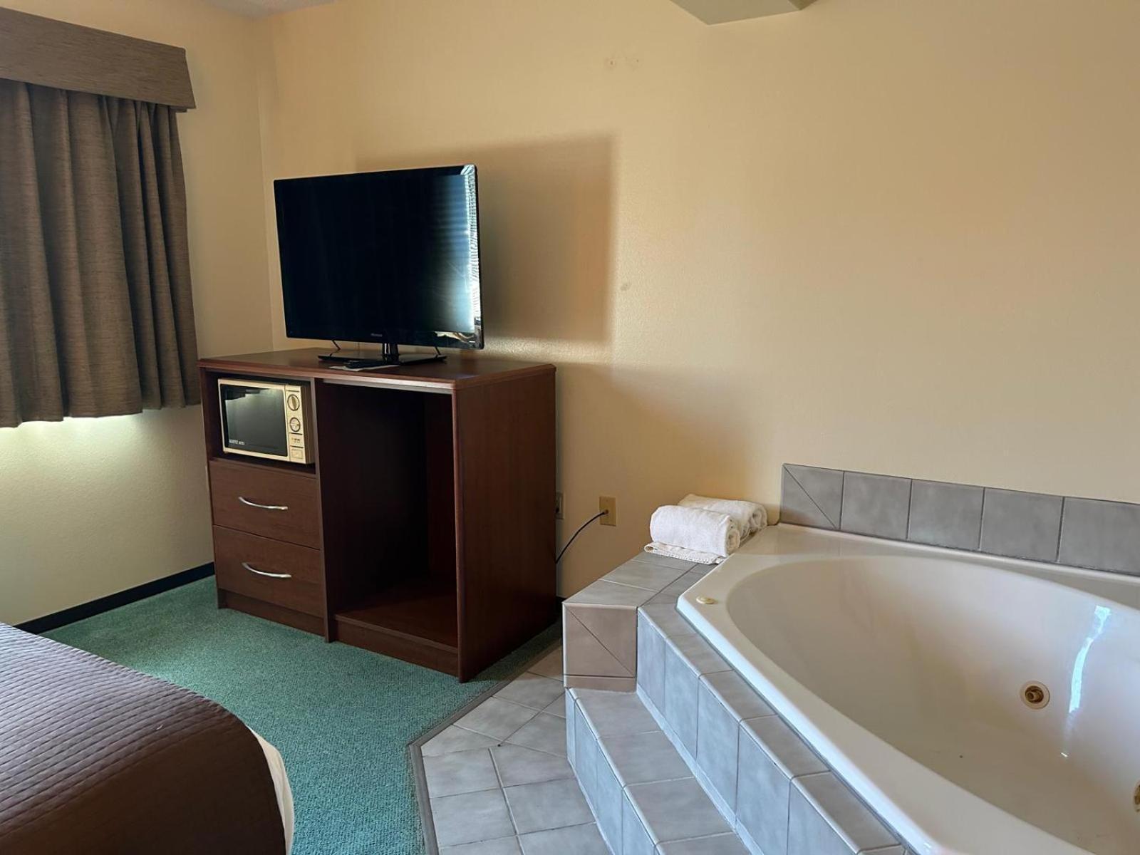 Northwoods Inn & Suites - Blackduck Экстерьер фото
